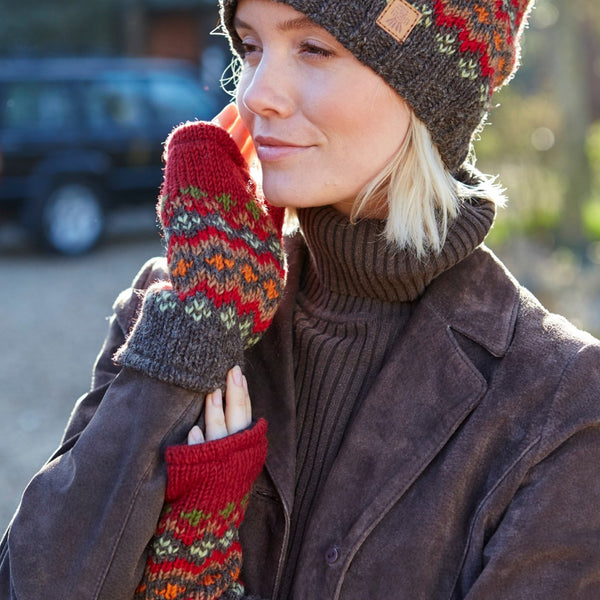 The Hat Shop Pachamama Elgin Wool Handwarmers Burgundy