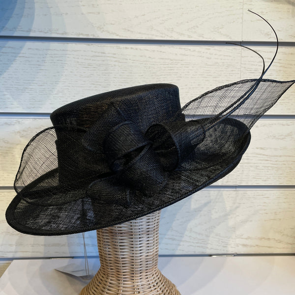 Short brim sinamay hat with flower & looped quill detail Black