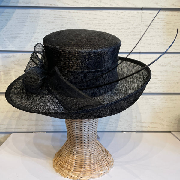 Short brim sinamay hat with flower & looped quill detail Black